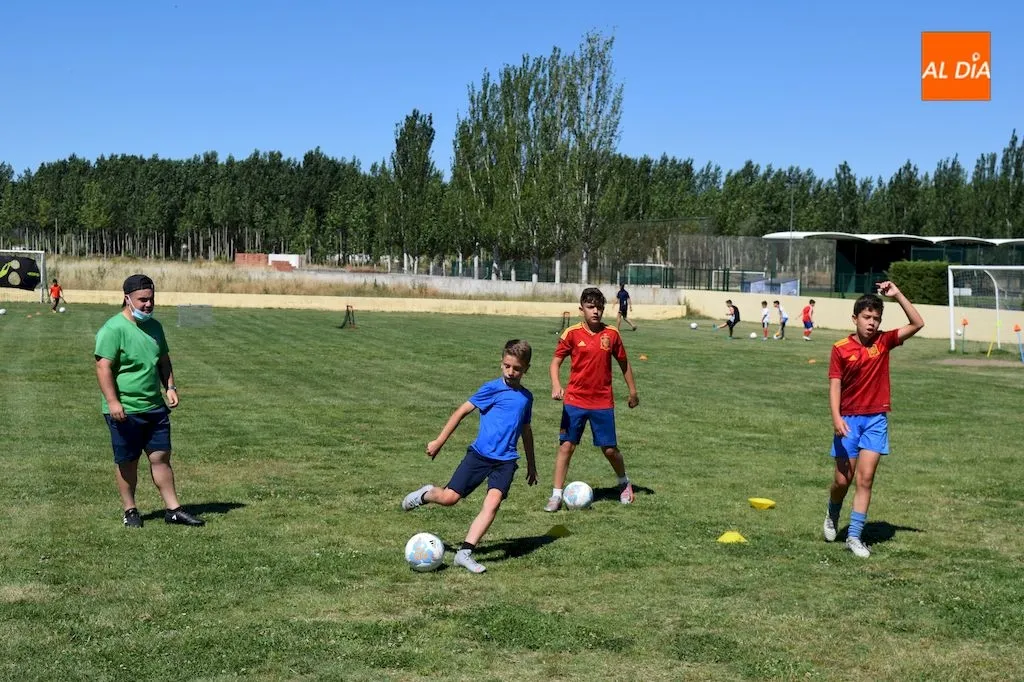 Foto 6 - F&uacute;tbol y mucho m&aacute;s deporte con el IV Campus de Verano del Alba de Tormes Club de F&uacute;tbol
