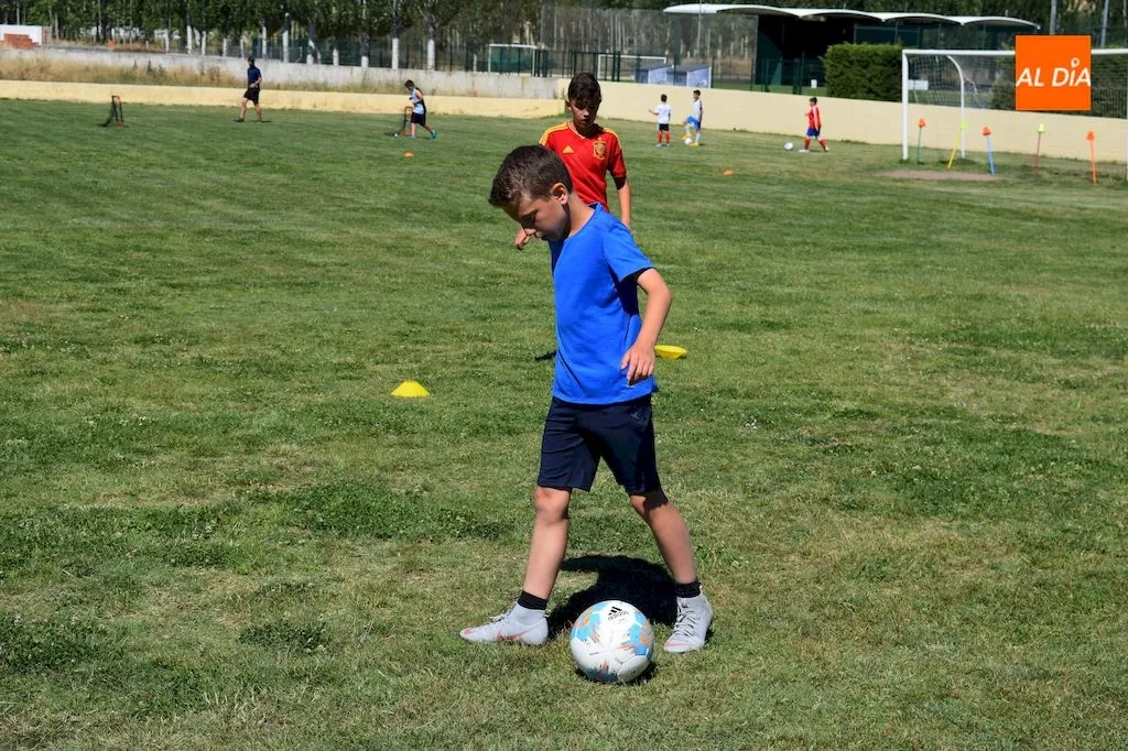 Foto 5 - F&uacute;tbol y mucho m&aacute;s deporte con el IV Campus de Verano del Alba de Tormes Club de F&uacute;tbol