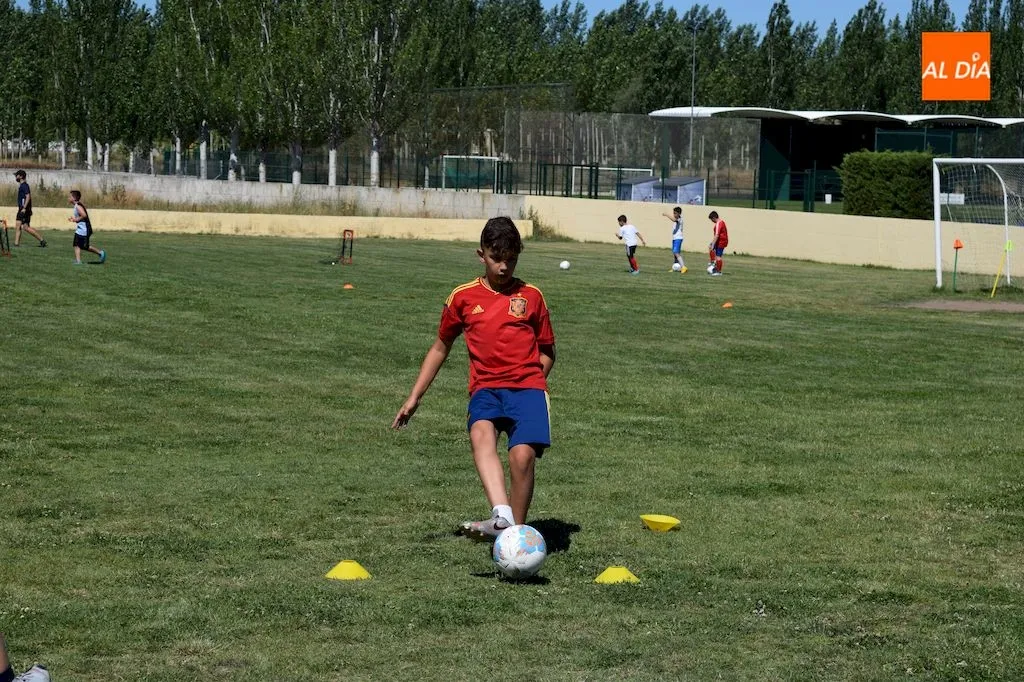 Foto 3 - F&uacute;tbol y mucho m&aacute;s deporte con el IV Campus de Verano del Alba de Tormes Club de F&uacute;tbol