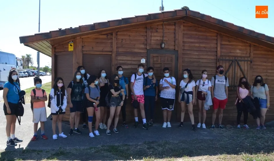 En la imagen, los chavales que pudieron poner rumbo a Peñaparda en la mañana del viernes