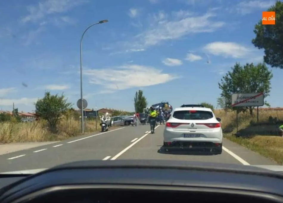 Foto 11 - Aparatoso accidente en Do&ntilde;inos tras la colisi&oacute;n de dos turismos y un cami&oacute;n&nbsp;  