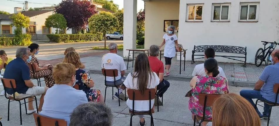Foto 2 - Astr&oacute;briga explica su proyecto de Sistema Solar en Ivanrey, donde estar&aacute; J&uacute;piter  