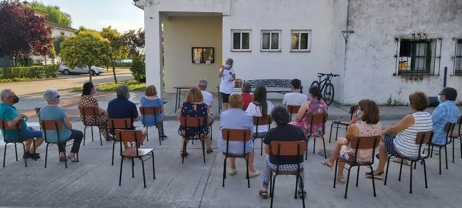Foto 4 - Astr&oacute;briga explica su proyecto de Sistema Solar en Ivanrey, donde estar&aacute; J&uacute;piter  