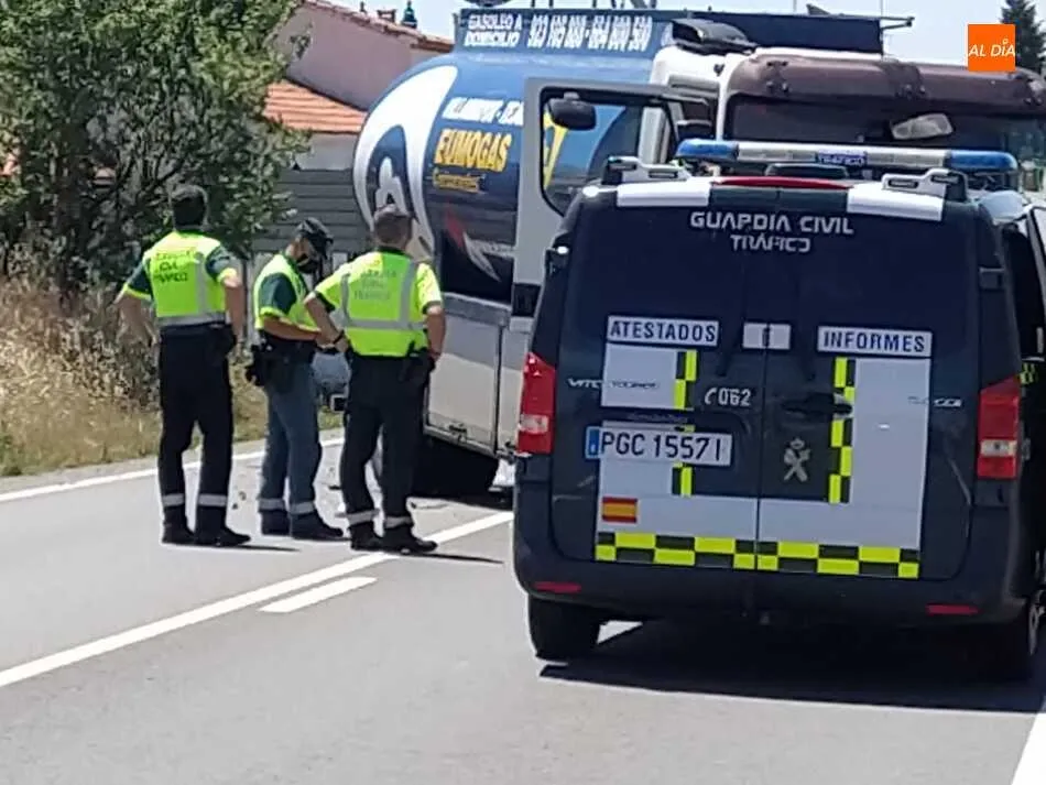Foto 10 - Aparatoso accidente en Do&ntilde;inos tras la colisi&oacute;n de dos turismos y un cami&oacute;n&nbsp;  