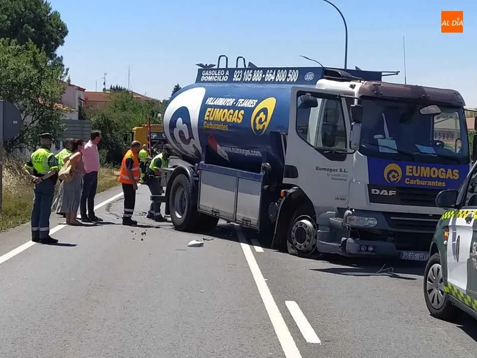 Foto 2 - Aparatoso accidente en Do&ntilde;inos tras la colisi&oacute;n de dos turismos y un cami&oacute;n&nbsp;  