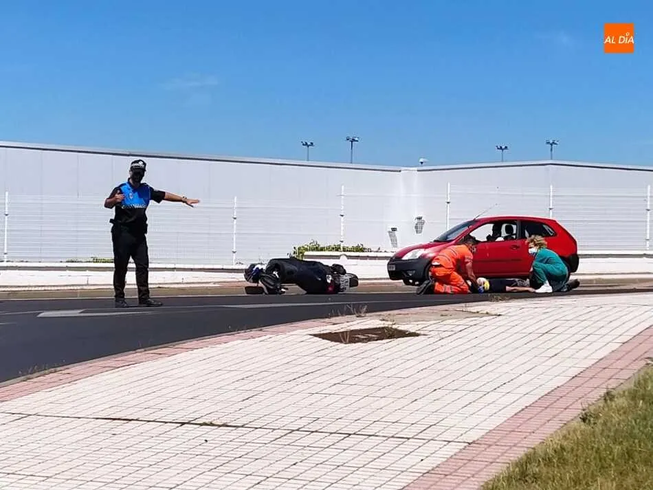 Foto 4 - Herido un motorista tras colisionar con un veh&iacute;culo junto a la gasolinera de E.Leclerc&nbsp;