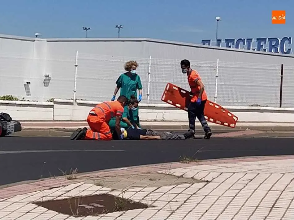 Foto 3 - Herido un motorista tras colisionar con un veh&iacute;culo junto a la gasolinera de E.Leclerc&nbsp;
