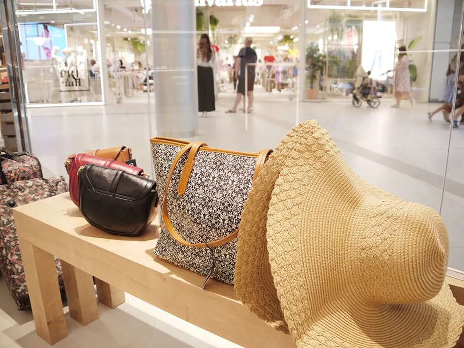 Foto 3 - Misako, la marca de complementos y art&iacute;culos de viaje, abre en el Centro Comercial El Tormes