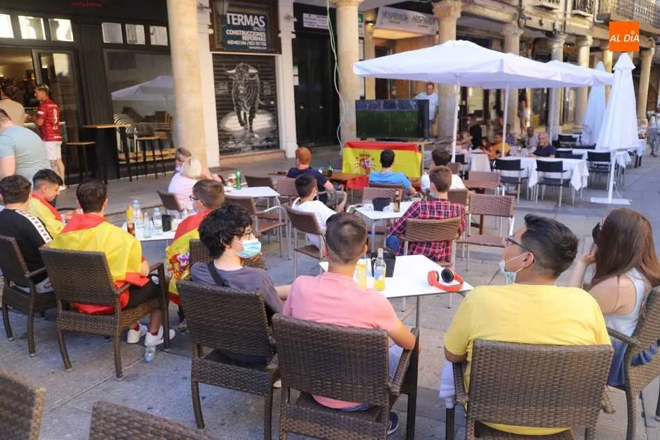 Foto 6 - El buen tiempo y el triunfo de La Roja animan a disfrutar de las terrazas en Salamanca &nbsp;  