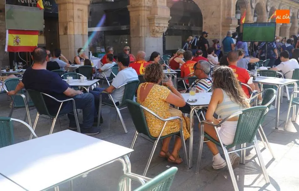 Foto 3 - El buen tiempo y el triunfo de La Roja animan a disfrutar de las terrazas en Salamanca &nbsp;  