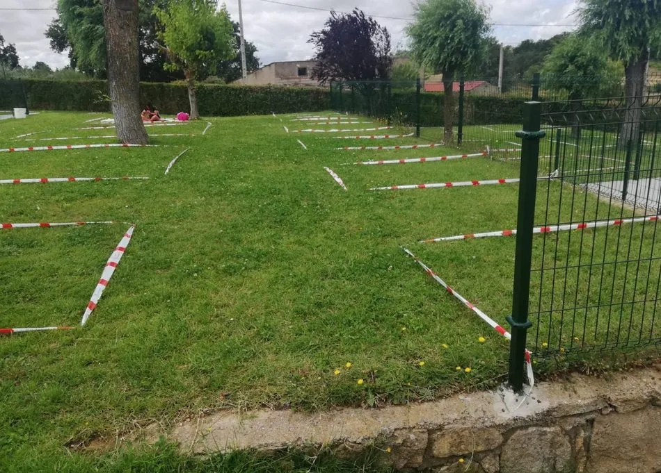 Foto 2 - Los vecinos de Masueco ya disfrutan de las piscinas municipales y su bar  