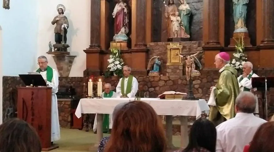 Imagen del día que Prudencio Manchado asumió el cargo de párroco de Santa Marina
