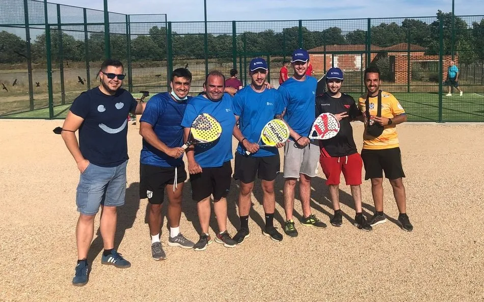 Foto 4 - En Barruecopardo ya disfrutan de la nueva pista de p&aacute;del  
