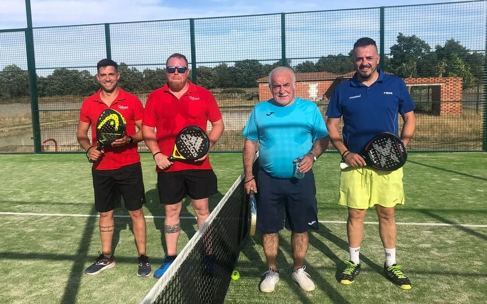 Foto 3 - En Barruecopardo ya disfrutan de la nueva pista de p&aacute;del  