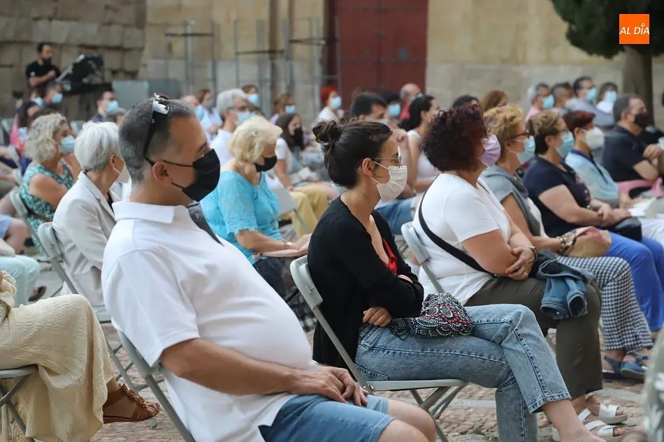 Foto 6 - Intrusi&oacute;n Teatro lleva al p&uacute;blico del Patio Chico a un incierto futuro con &lsquo;T&uacute;neles&rsquo;