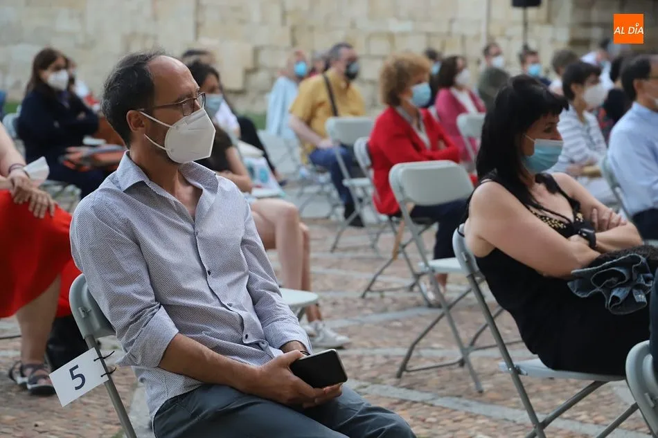 Foto 5 - Intrusi&oacute;n Teatro lleva al p&uacute;blico del Patio Chico a un incierto futuro con &lsquo;T&uacute;neles&rsquo;