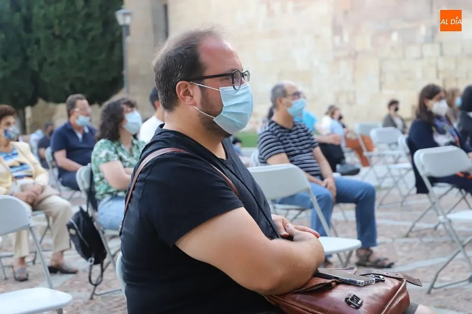 Foto 4 - Intrusi&oacute;n Teatro lleva al p&uacute;blico del Patio Chico a un incierto futuro con &lsquo;T&uacute;neles&rsquo;