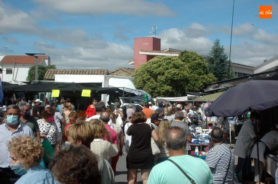 Foto 9 - La llegada del verano y las vacaciones se deja notar en el mercadillo de Trabanca  