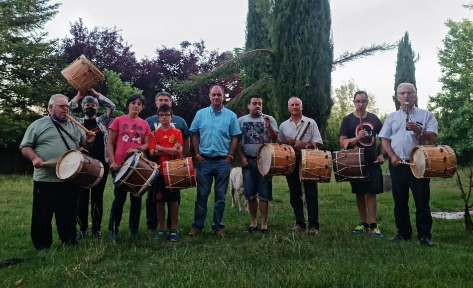 Una doble clase magistral al aire libre cierra el curso de la Escuela de Tamborileros  
