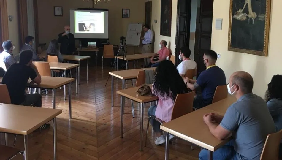 Foto 2 - El curso de preparaci&oacute;n al Matrimonio contin&uacute;a con una jornada presencial  