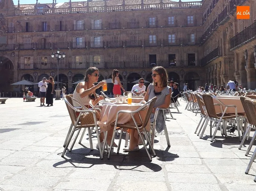El buen tiempo sigue llamando al público a las calles salmantinas