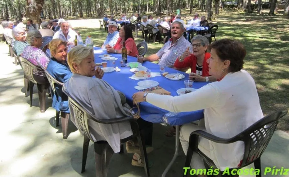 La Asociación El Tilero celebra las Bodas de Oro de cuatro parejas  