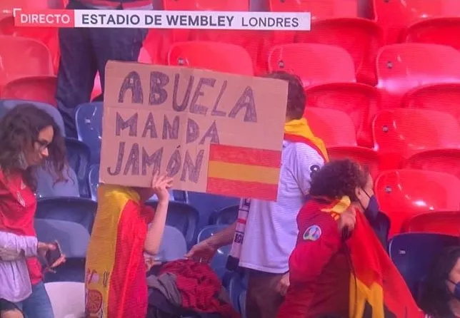La pancarta de aficionados españoles que se hizo viral en el partido Italia-España  