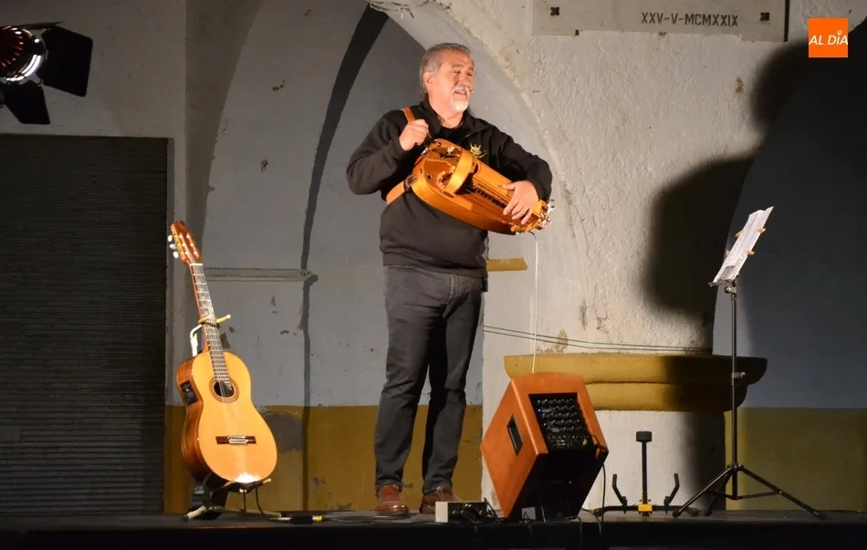 Paco Díez presenta en familia ‘Romances de Guerra y Paz’  