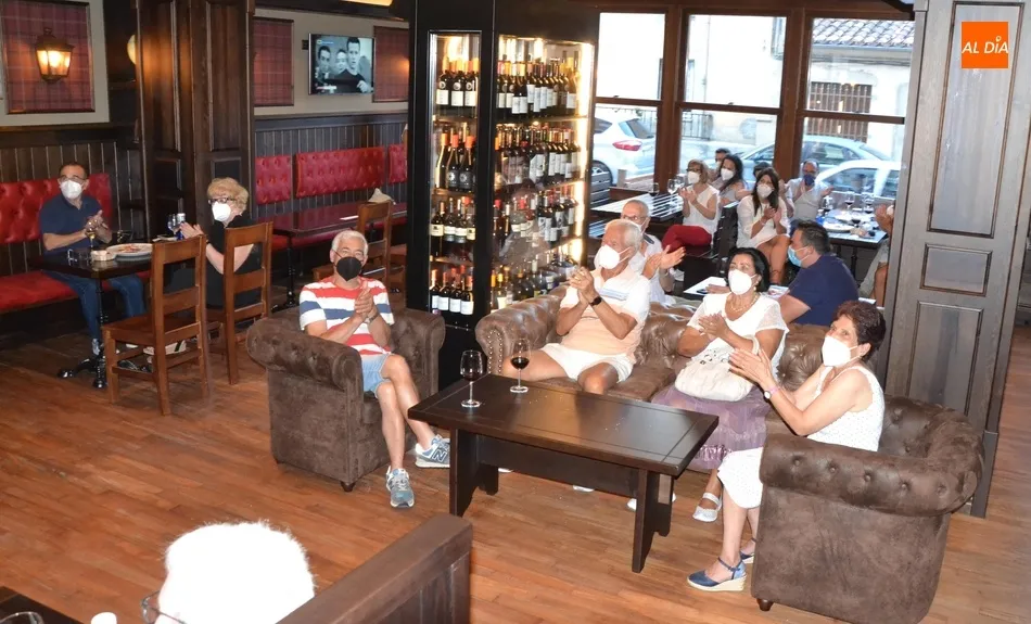 Gran ambiente en la apertura del nuevo ‘Yoanna Food & Wine’  