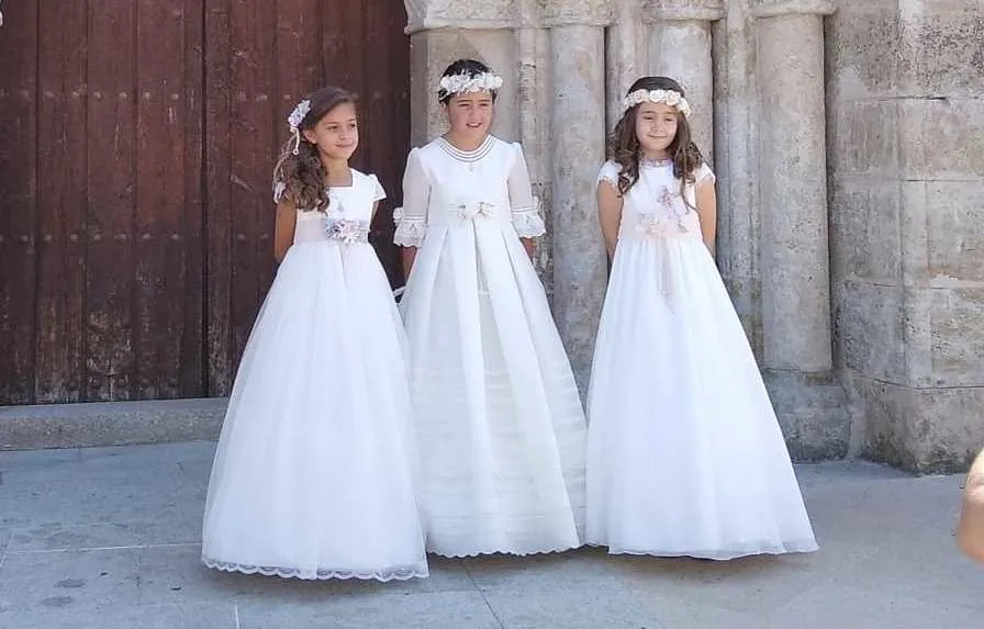 Tres niñas más comulgan por primera vez en la Parroquia de San Andrés  