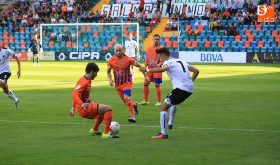 Álex Caramelo, en un partido con el Salamanca en el Helmántico