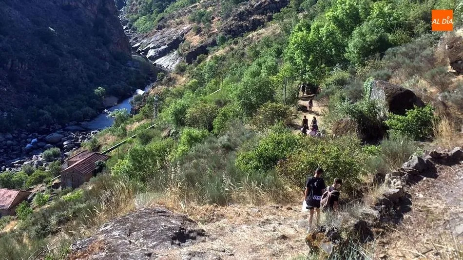 Los jóvenes recorrieron el camino que comunica Puerto Seguro con San Felices