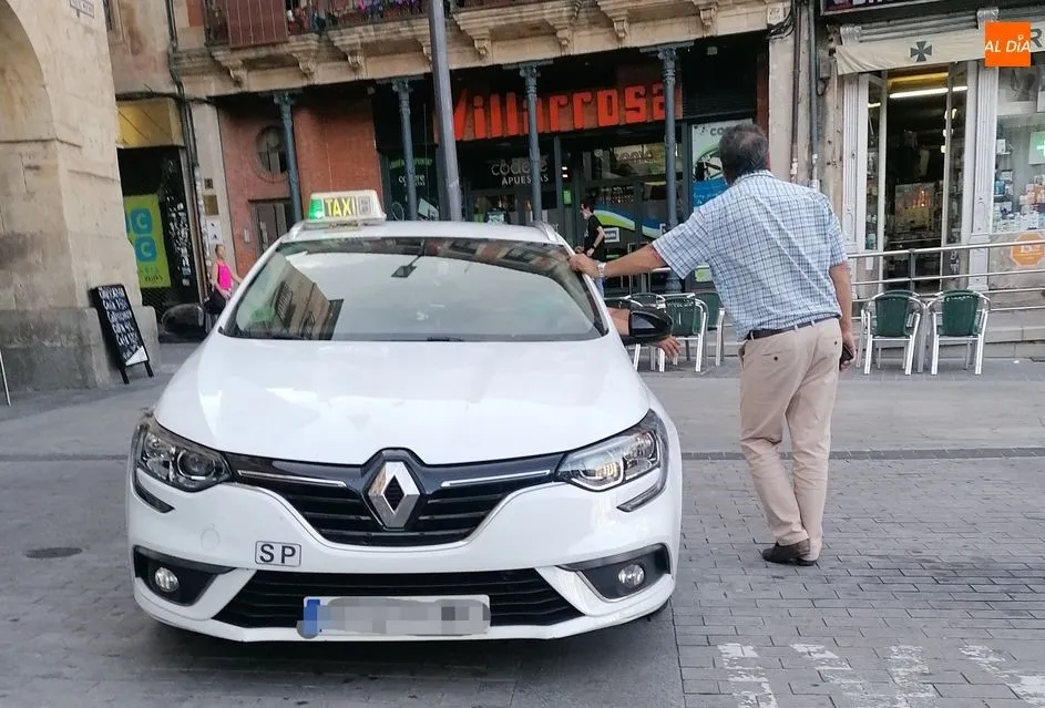 La falta de consultas médicas presenciales, un daño añadido para el sector del taxi