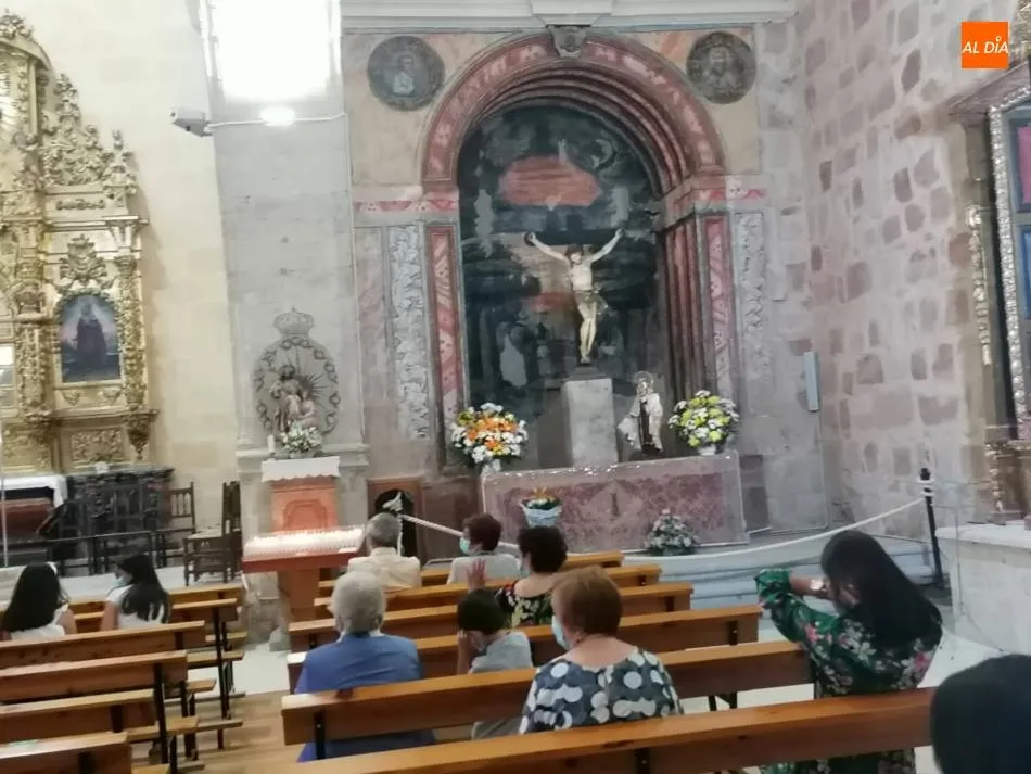 Villoruela rinde culto a la Virgen y al Cristo con mucha cautela