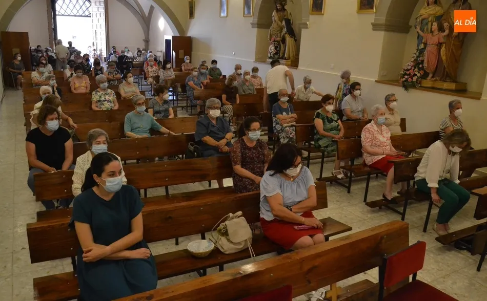 Masiva asistencia a la celebración de la Virgen del Carmen con fieles incluso en el exterior  
