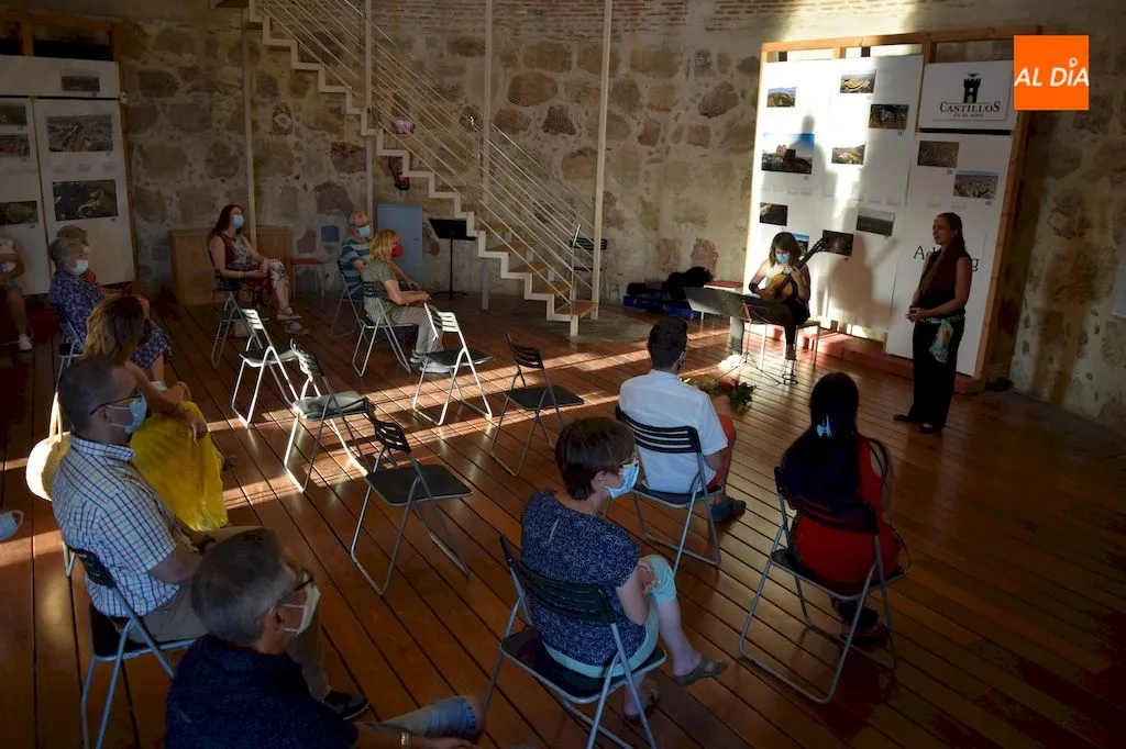 Microconcierto en el Castillo de los Duques de Alba / Pedro Zaballos