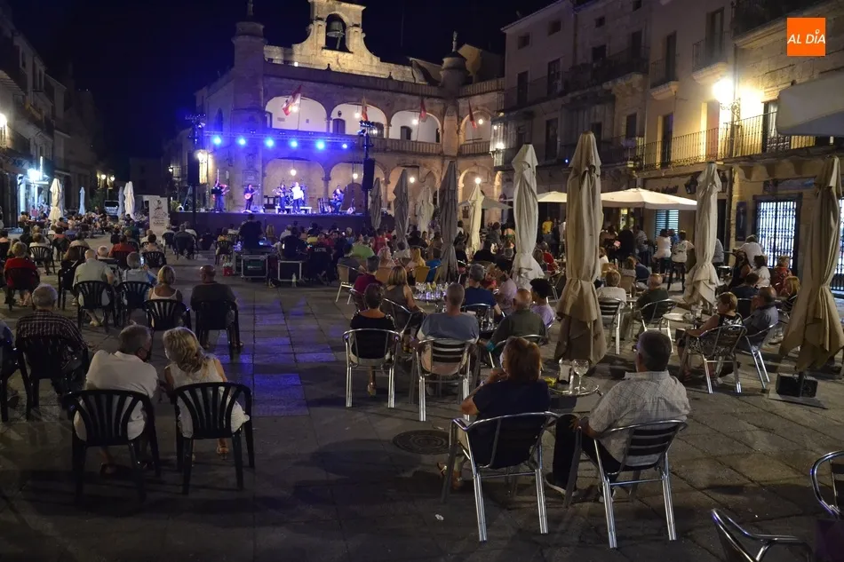 El Festival de Folklore llega a su final con la celebración del 20º aniversario de Aulaga Folk  