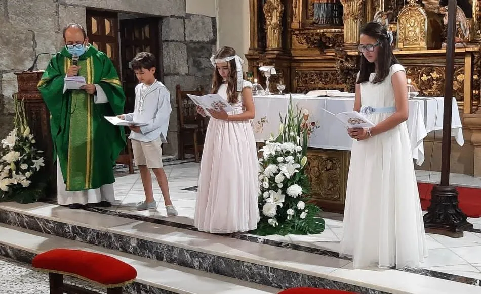 La Parroquia de San Andrés vive un nuevo fin de semana de comuniones y bautismos  