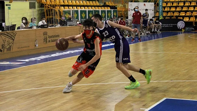 Los jugadores del CB Tormes Darío García y Miguel Melgar, convocados con la selección española