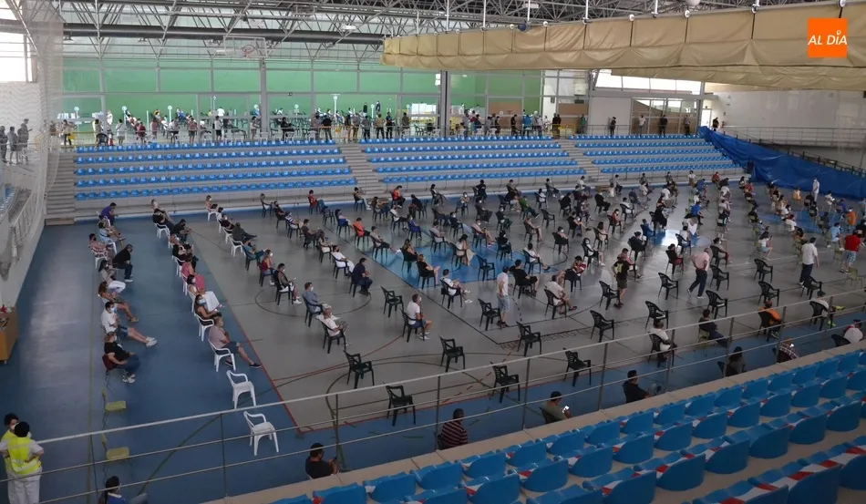Ciudad Rodrigo vive su sesión de vacunación más caótica debido a la repesca que se había...