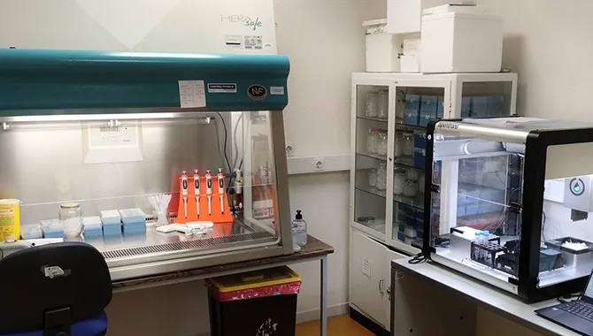 Laboratorio del Centro Nacional de la Gripe, en Valladolid. Archivo