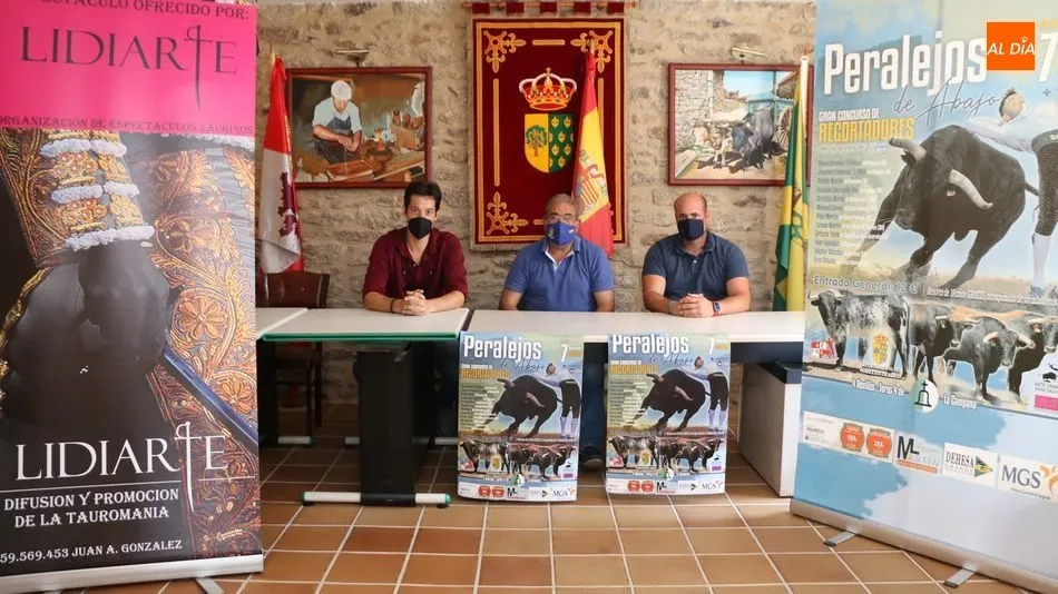 De iz.a der., Juan Andrés González, Alfonso Castilla y Ángel Santos / CORRAL