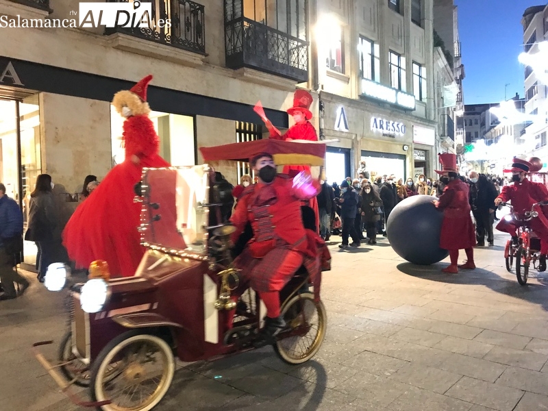 Los carteros reales llenan de ilusión las calles de la ciudad