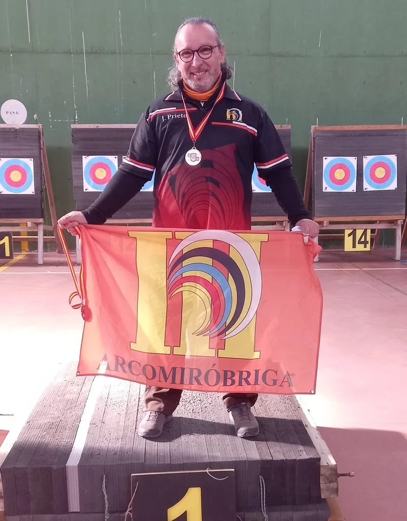 Foto 3 - Aitana L&oacute;pez y Jos&eacute; Prieto se proclaman campeones de Castilla y Le&oacute;n de tiro con arco en sala