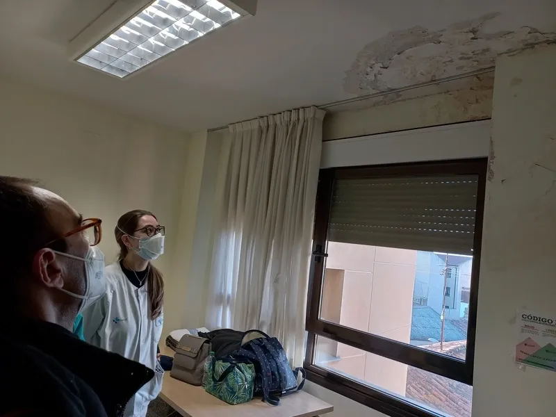 Los candidatos del PSOE a las Cortes de Castilla y León, durante su visita este viernes al Centro de Salud de Villares de la Reina
