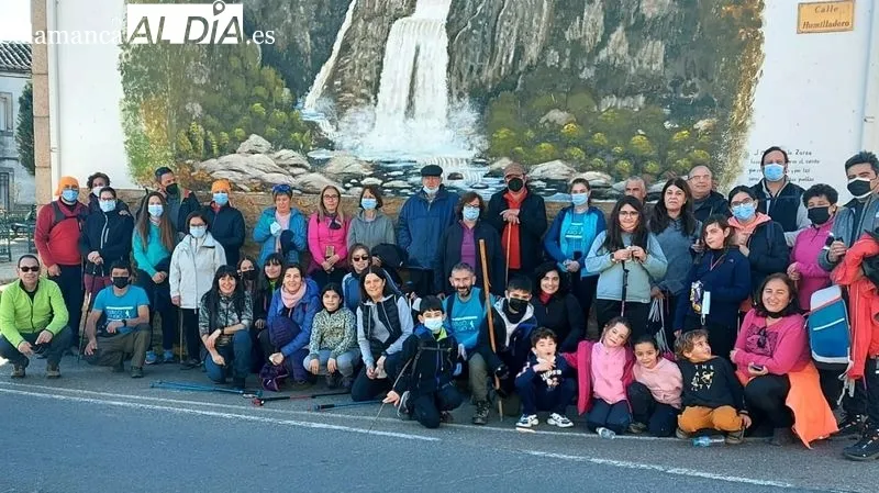 Imagen de las aguas heladas de la Cascada del Pinero en Masueco