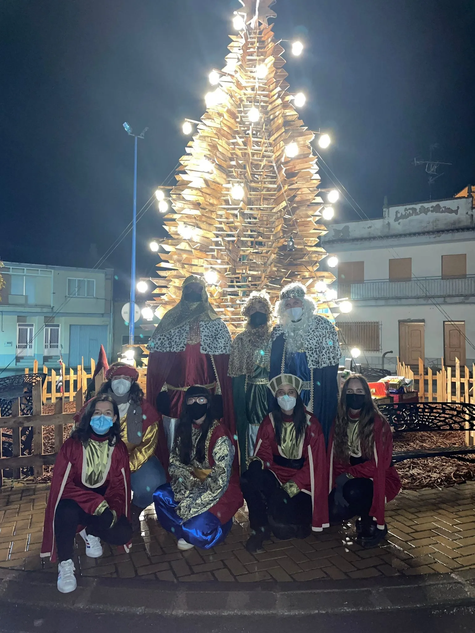 Foto 4 - Melchor, Gaspar y Baltasar llevan la alegr&iacute;a a las calles y los hogares de Villoruela