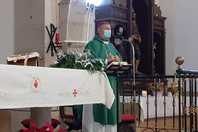Foto 3 - El nuevo Obispo preside las misas dominicales de Espeja e Ituero de Azaba