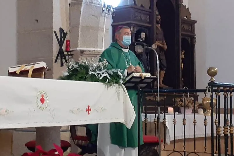 Foto 3 - El nuevo Obispo preside las misas dominicales de Espeja e Ituero de Azaba