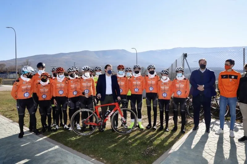 Foto 3 - El presidente de la Junta visita B&eacute;jar para presentar la lista de candidatos salmantinos